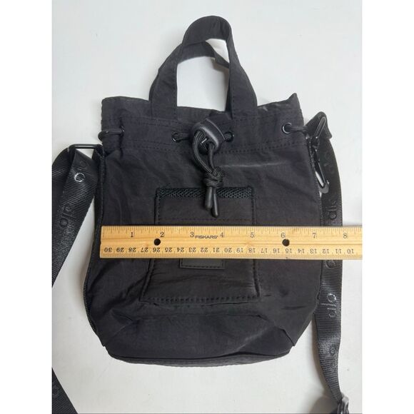 NWT Alo Yoga Crossbody Bucket Bag Black - Picture 9 of 14